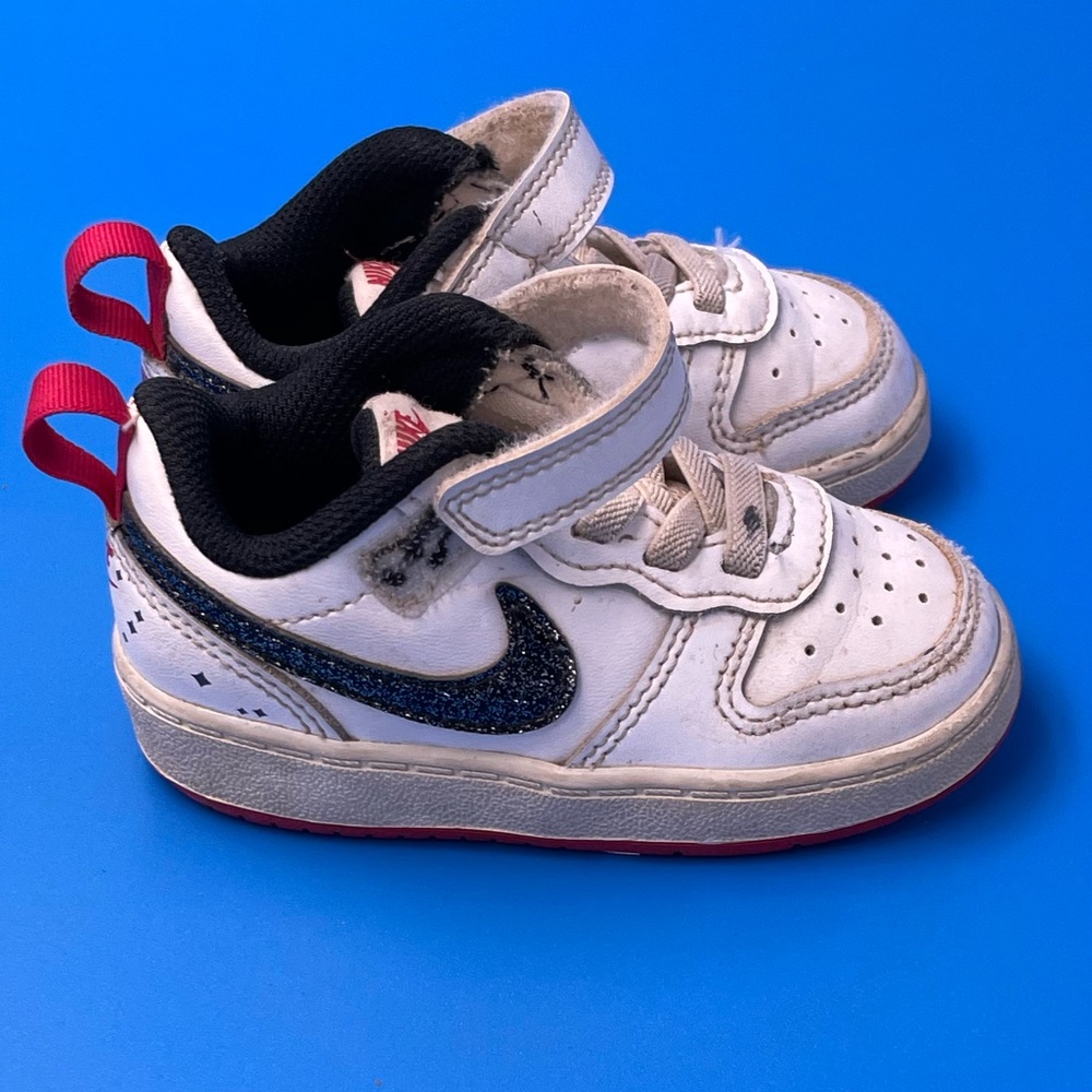 Nike Kids Toddler Girls size 6C Sneakers with sparkly Accents